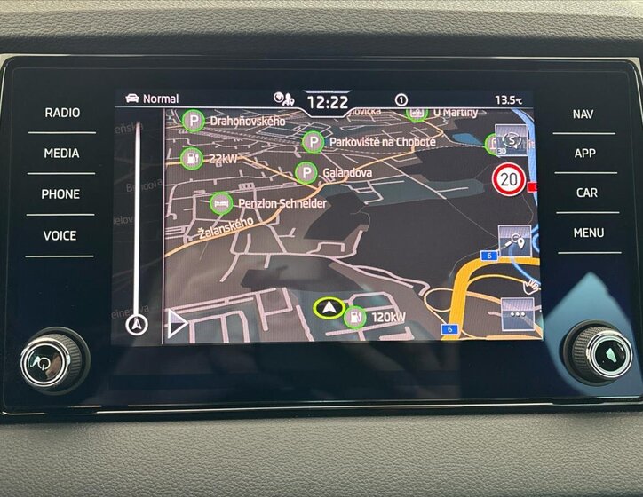 Škoda Karoq SUV / Terénní 1,5 l 110 kw