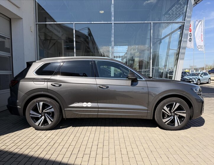 Volkswagen Touareg SUV / Terénní 3,0 l 210 kw
