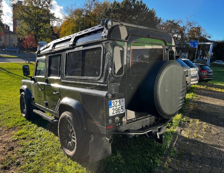 Land Rover Defender SUV / Terénní 2,2 l 90 kw