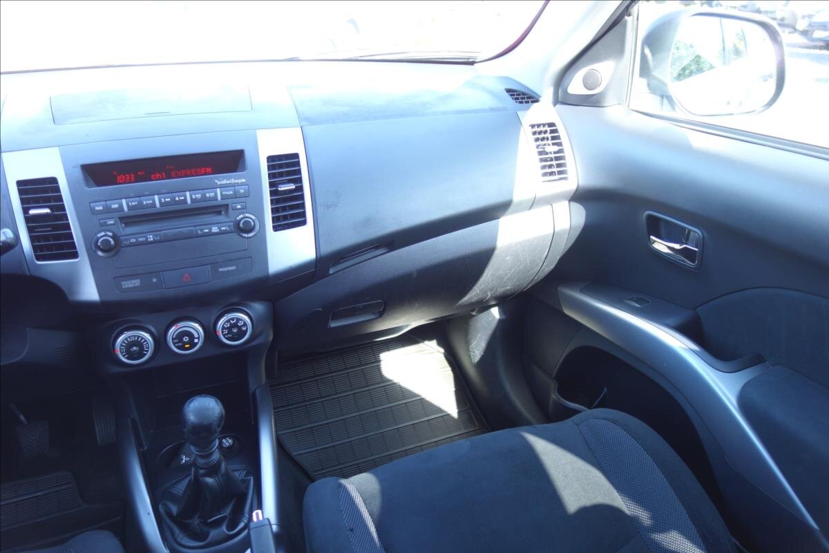 Mitsubishi Outlander SUV / Terénní 2,0 l 103 kw
