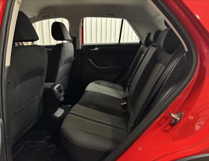 Volkswagen T-Roc SUV / Terénní 2,0 l 140 kw