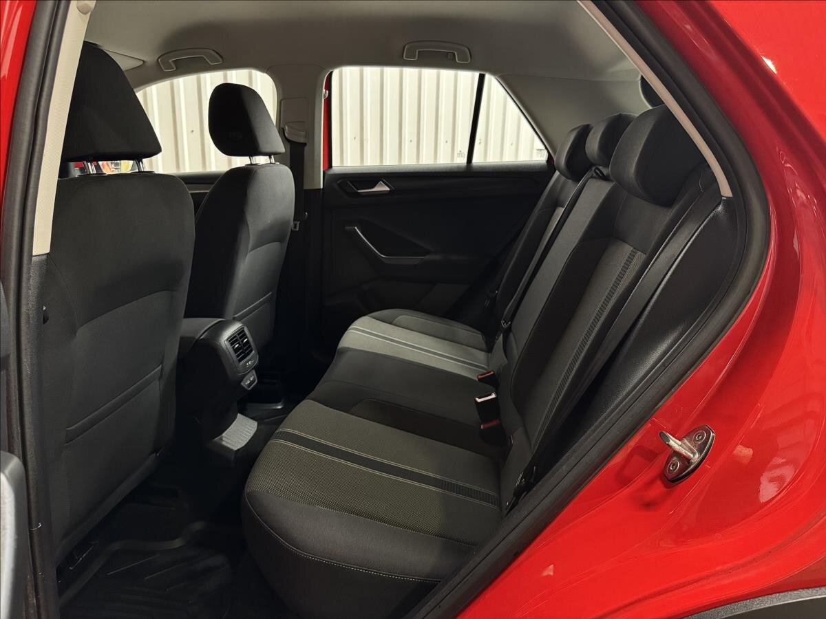 Volkswagen T-Roc SUV / Terénní 2,0 l 140 kw