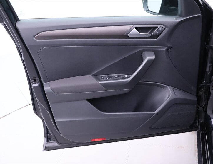 Volkswagen T-Roc SUV 999,0 85 kw