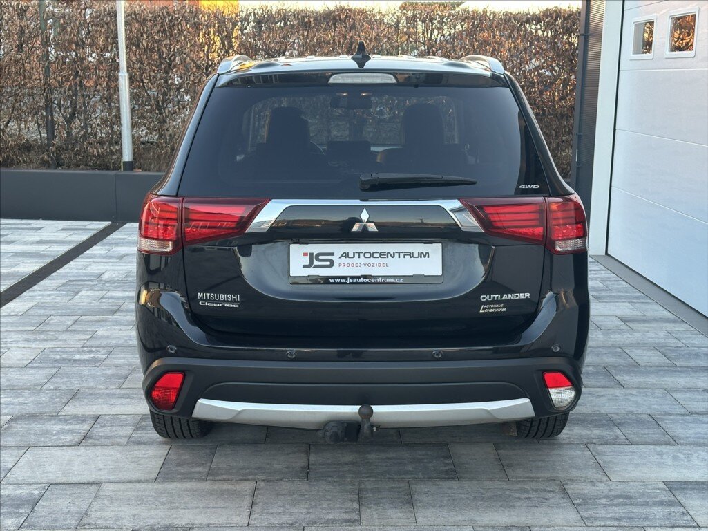 Mitsubishi Outlander SUV / Terénní 2,3 l 110 kw