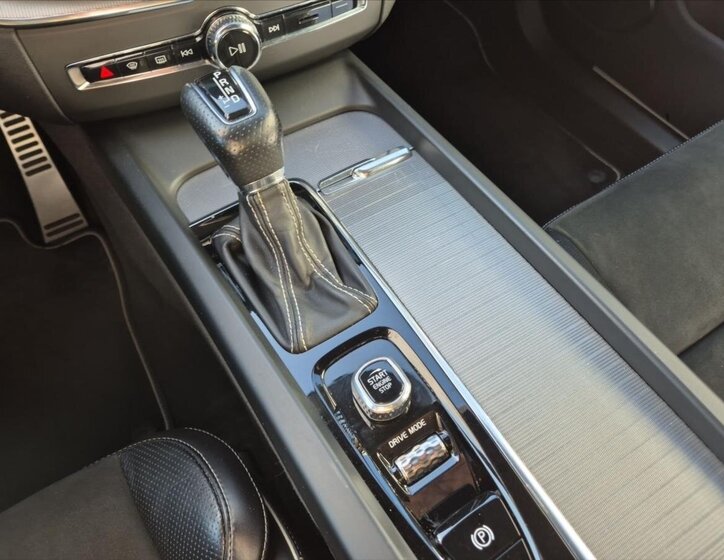 Volvo XC60 SUV / Terénní 2,0 l 140 kw