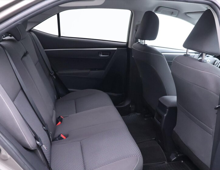 Toyota Corolla Sedan 1,6 l 97 kw