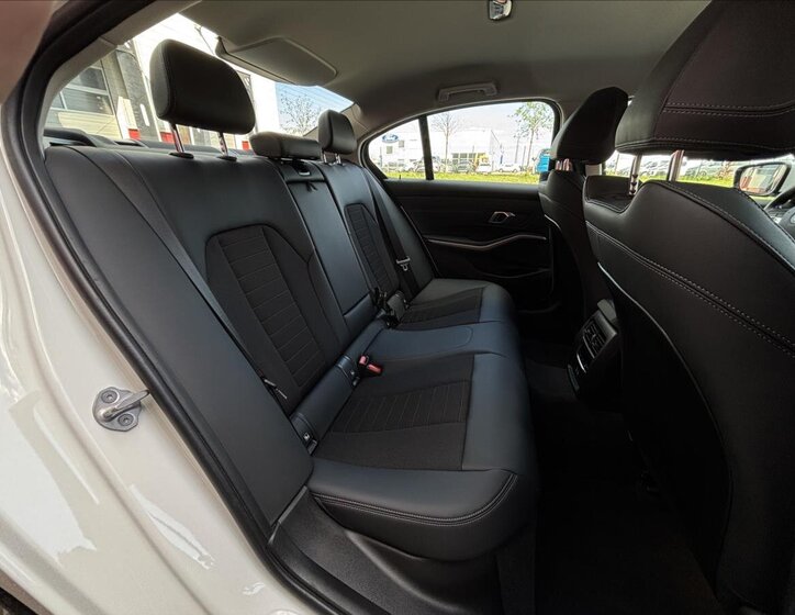 BMW Řada 3 Sedan / Limuzína 2,0 l 115 kw