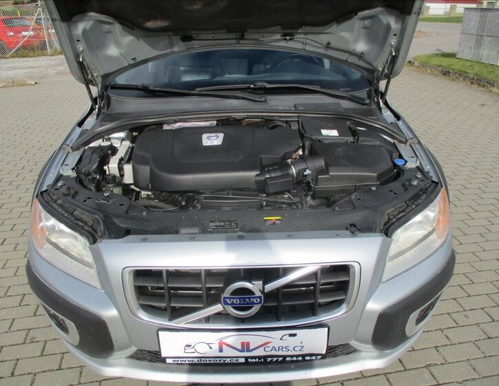 Volvo XC70 Kombi 2,4 l 151 kw