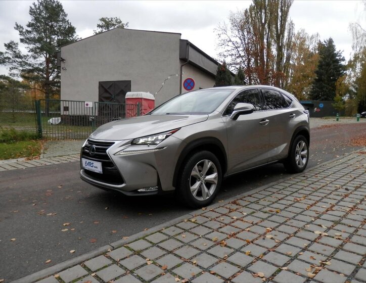 Lexus NX 300h SUV / Terénní 2,5 l 114 kw