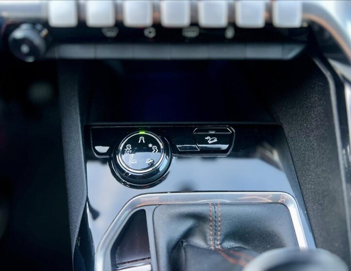 Peugeot 3008 SUV 1,2 l 96 kw