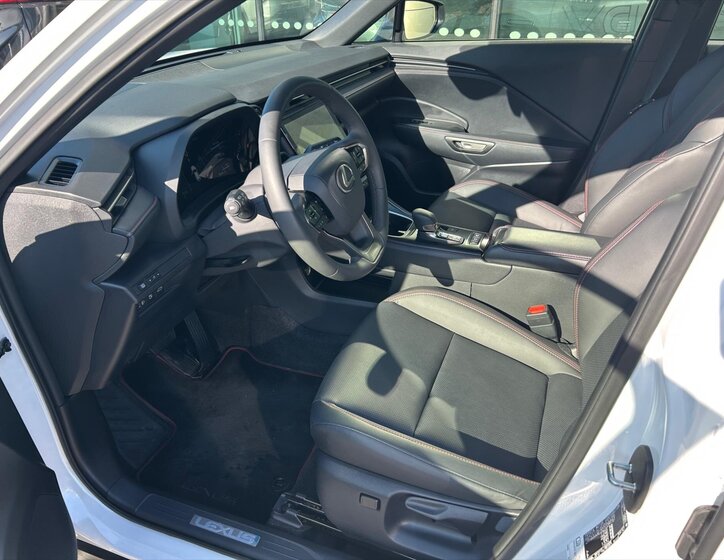 Lexus LBX Kombi 1,5 l 67 kw