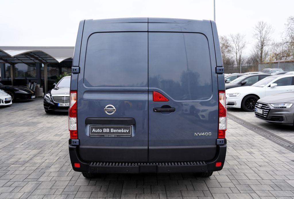 Nissan NV400
