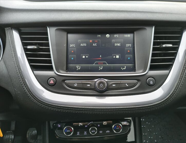 Opel Grandland SUV / Terénní 1,2 l 96 kw