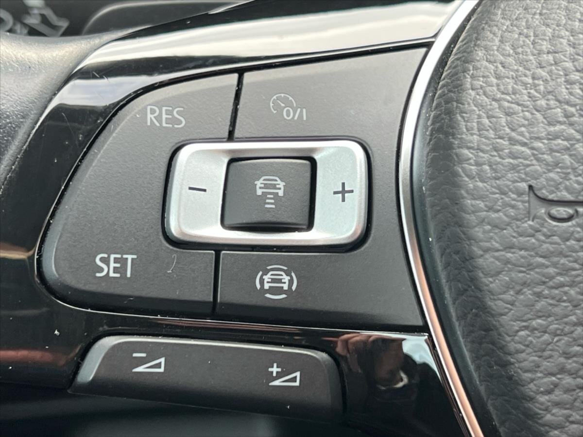 Volkswagen Touran Kombi 1,5 l 110 kw