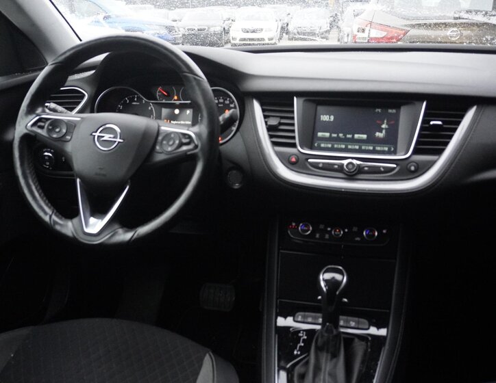 Opel Grandland X SUV 1,2 l 96 kw