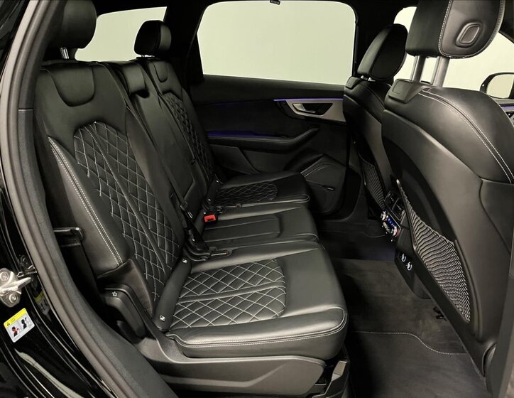 Audi SQ7 26