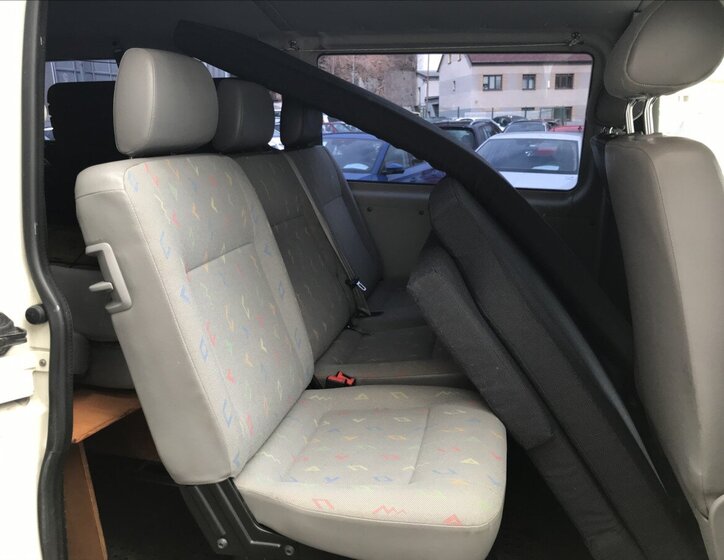 Volkswagen Caravelle Kombi 2,5 l 128 kw