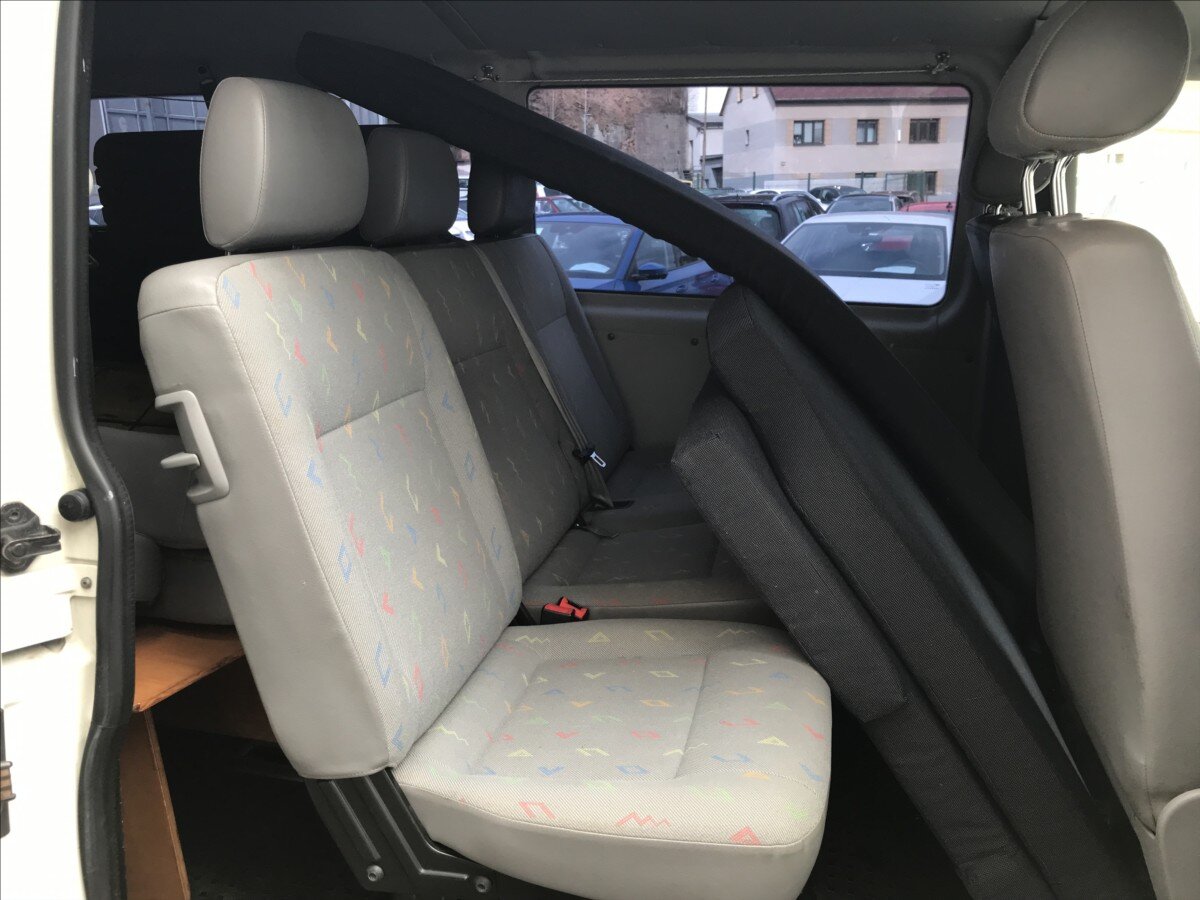 Volkswagen Caravelle Kombi 2,5 l 128 kw