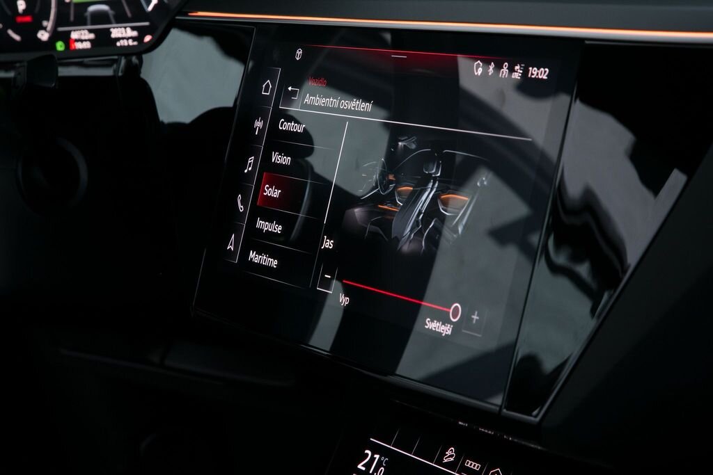 Audi e-tron SUV / Terénní 0,0 300 kw