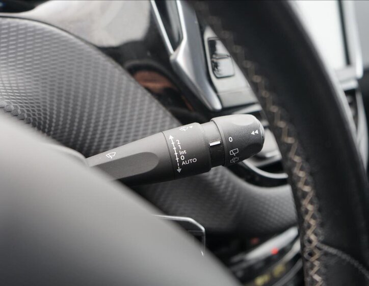 Peugeot 2008 SUV 1,2 l 81 kw