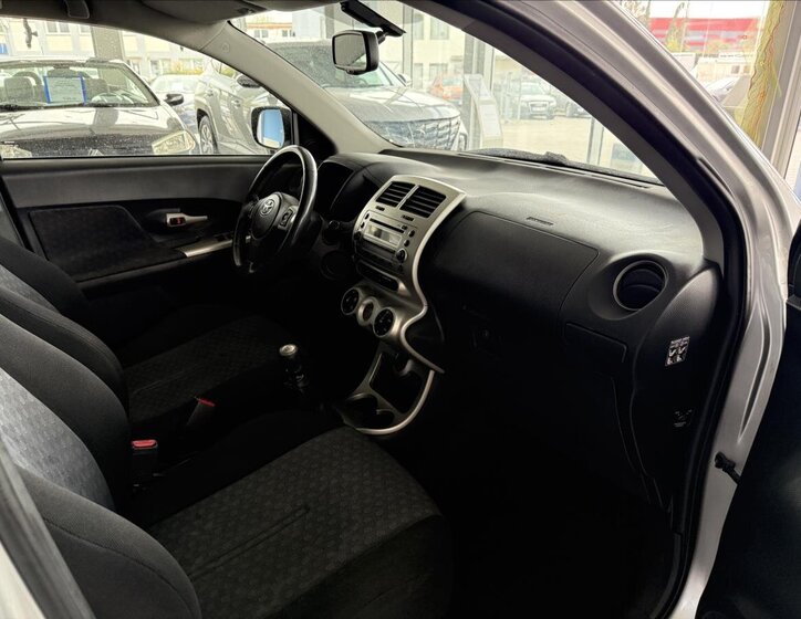 Toyota Urban Cruiser Hatchback 1,3 l 74 kw