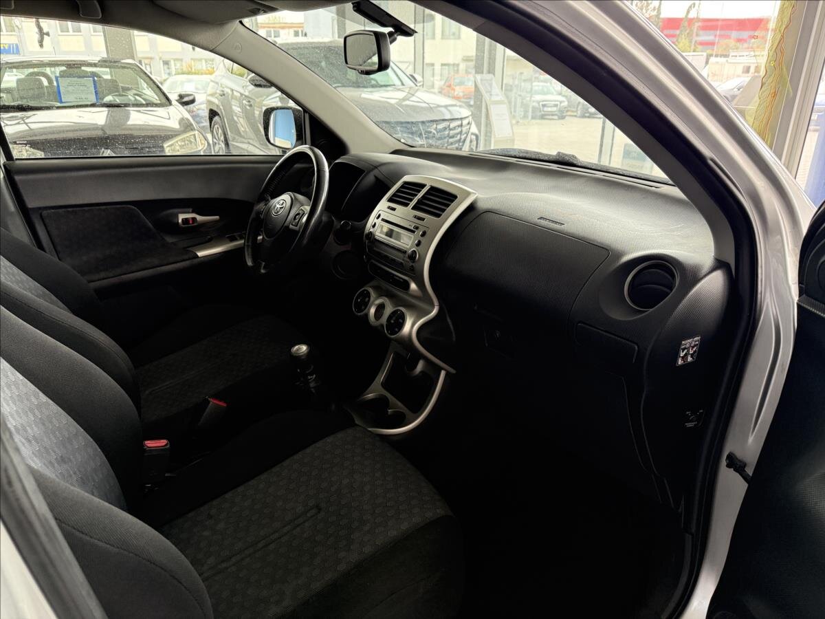 Toyota Urban Cruiser Hatchback 1,3 l 74 kw