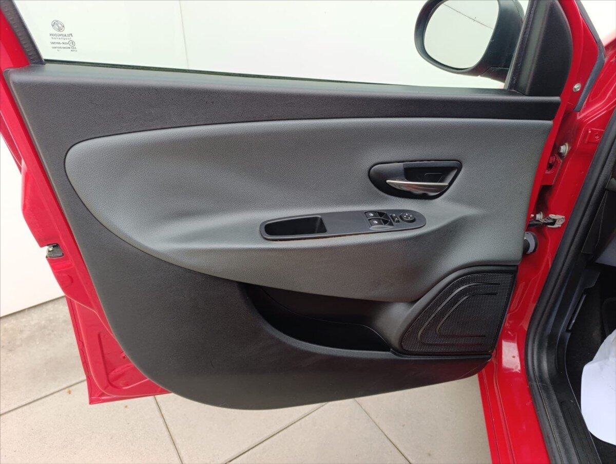 Lancia Y Hatchback 1,2 l 51 kw