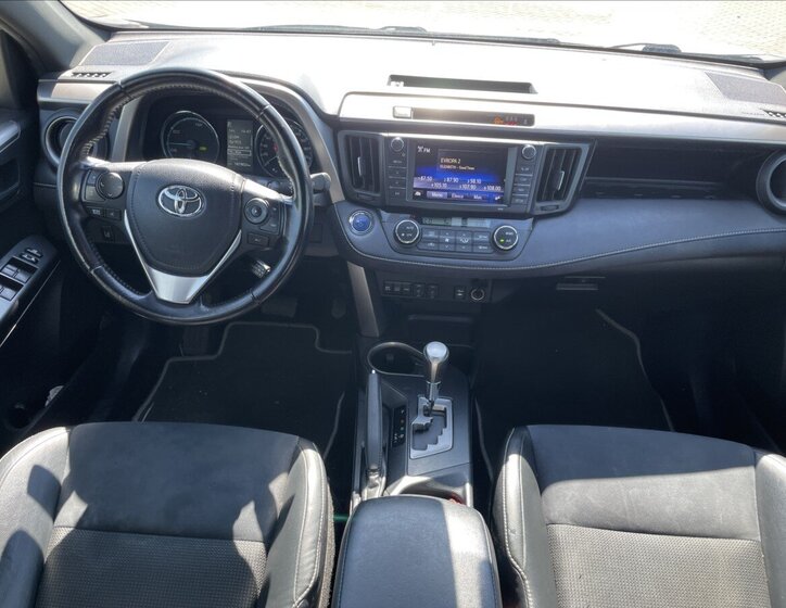 Toyota RAV4 SUV / Terénní 2,5 l 145 kw
