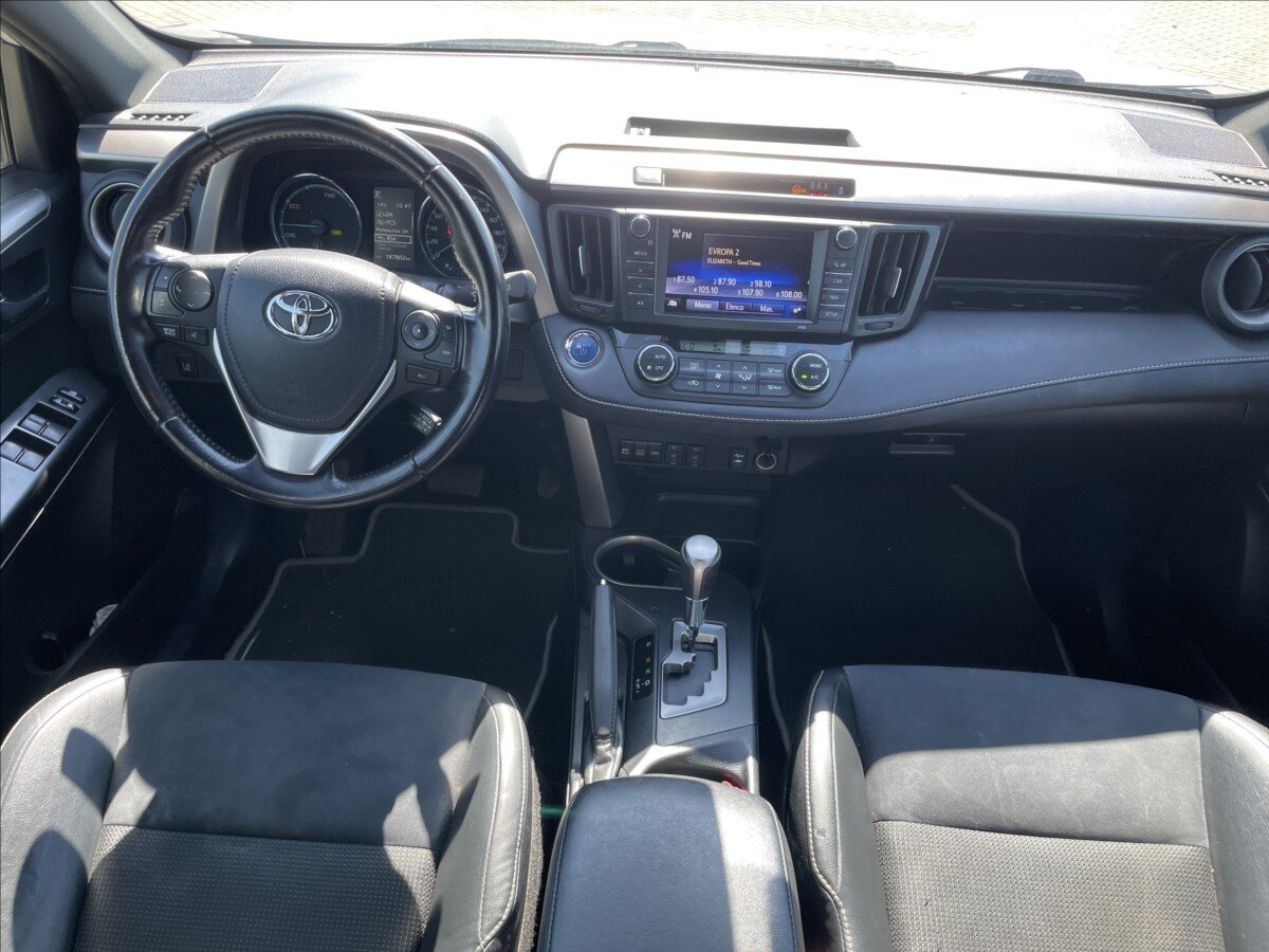 Toyota RAV4 SUV / Terénní 2,5 l 145 kw