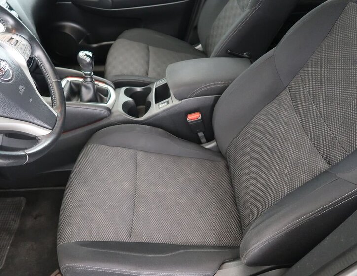 Nissan Qashqai SUV / Terénní 1,5 l 81 kw