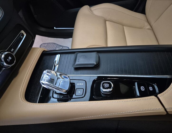 Volvo XC90 SUV / Terénní 2,0 l 180 kw