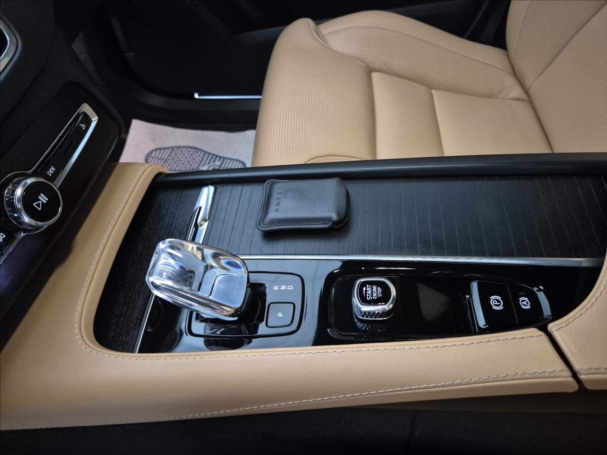 Volvo XC90 SUV / Terénní 2,0 l 180 kw