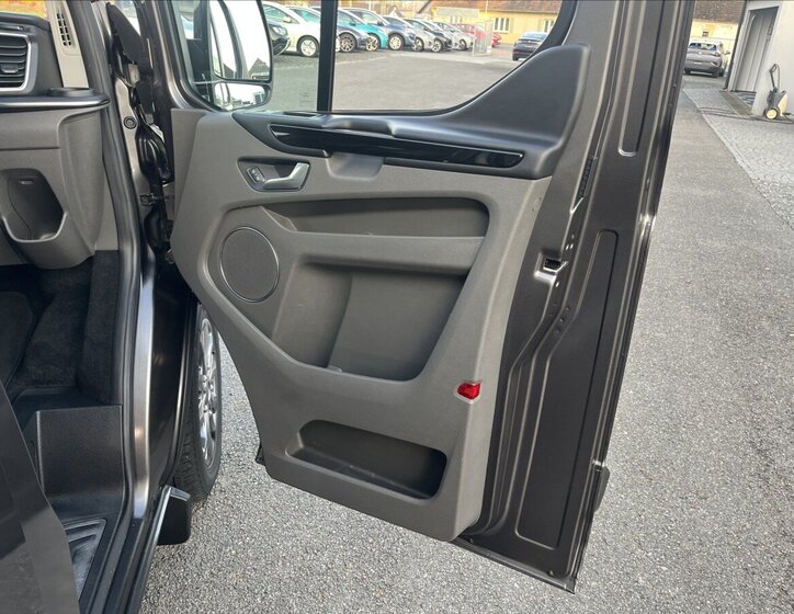 Ford Tourneo Custom 52