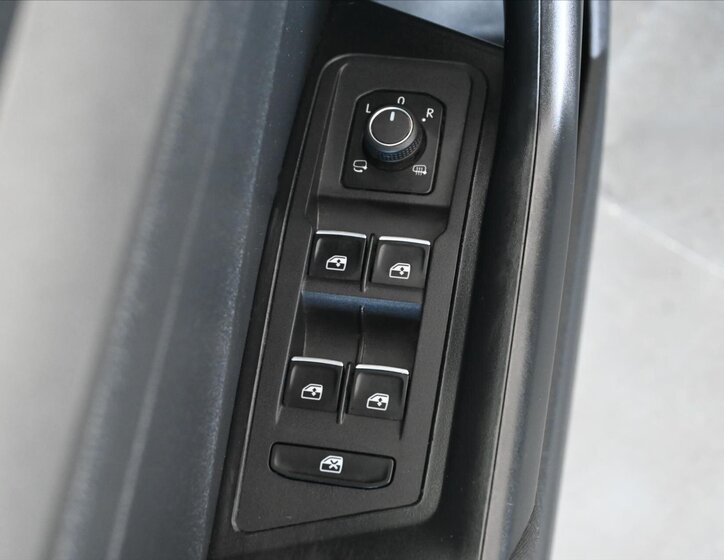 Volkswagen T-Roc SUV 1,6 l 85 kw