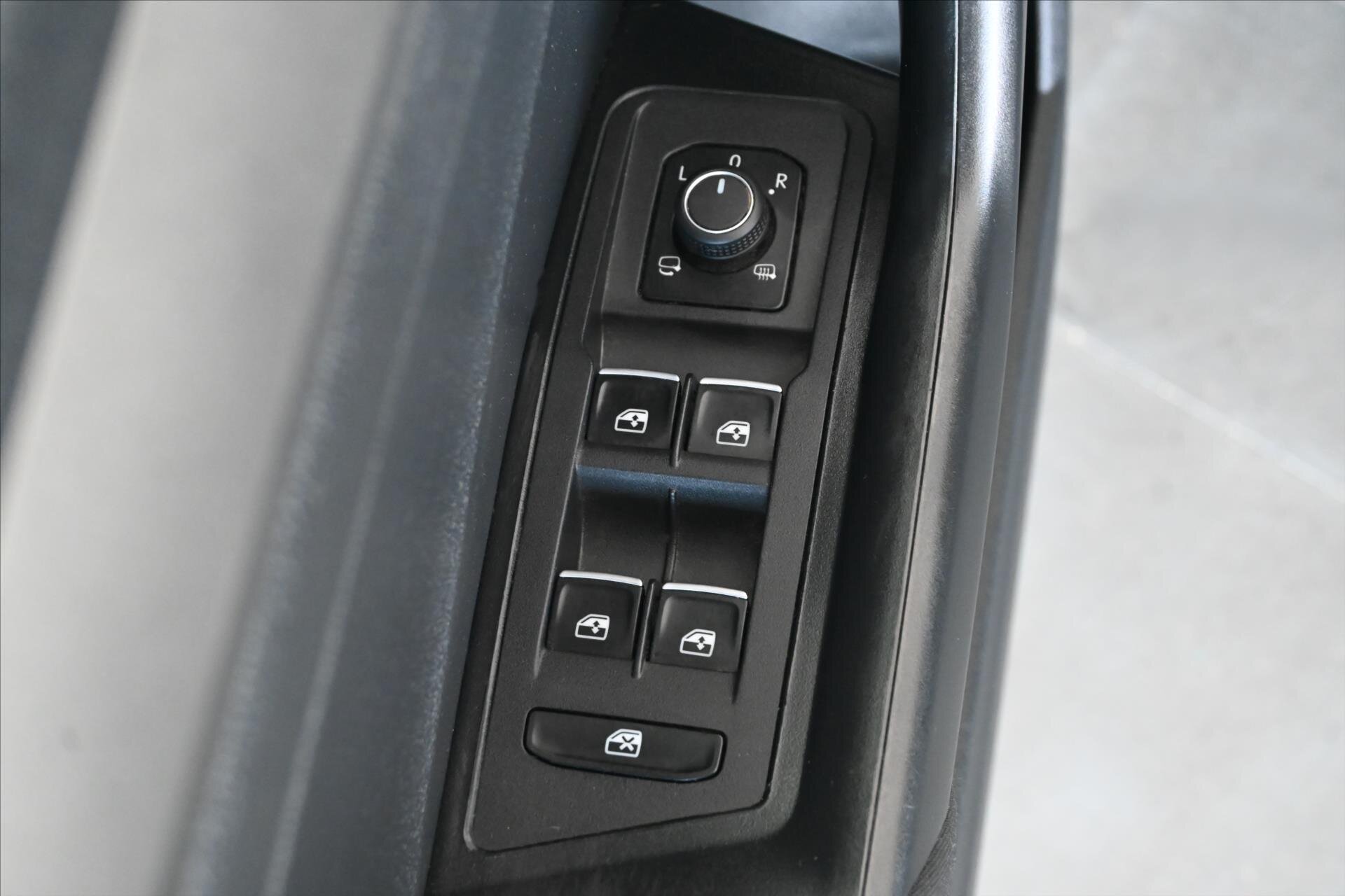 Volkswagen T-Roc SUV 1,6 l 85 kw