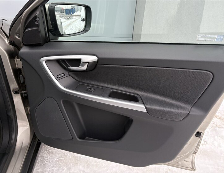 Volvo XC60 SUV 2,4 l 120 kw