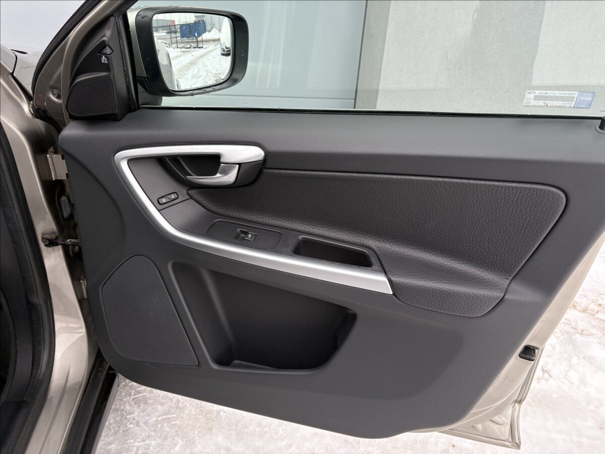 Volvo XC60 SUV 2,4 l 120 kw