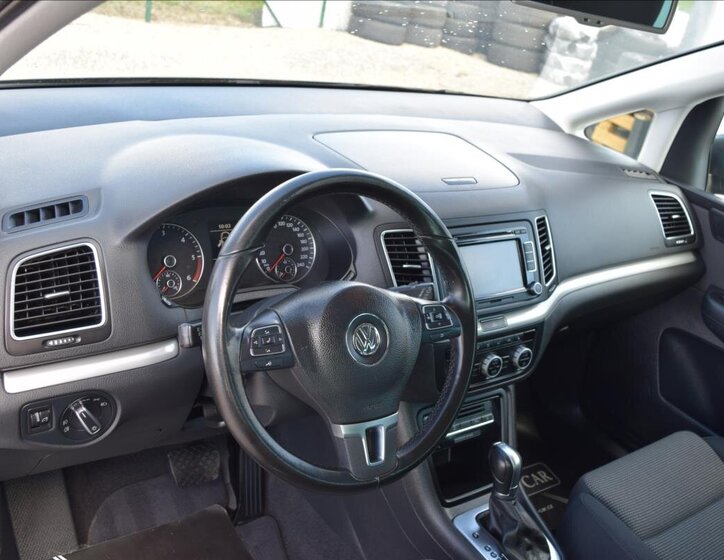 Volkswagen Sharan MPV 2,0 l 103 kw