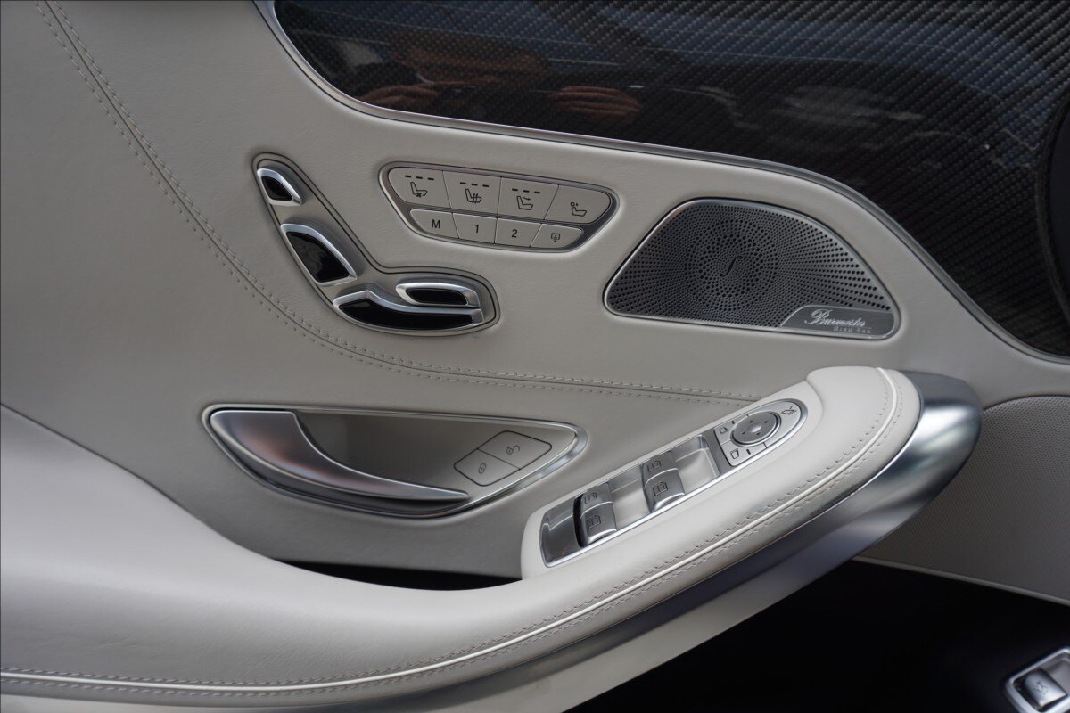 Mercedes-Benz Třídy S Kupé 4,0 l 450 kw