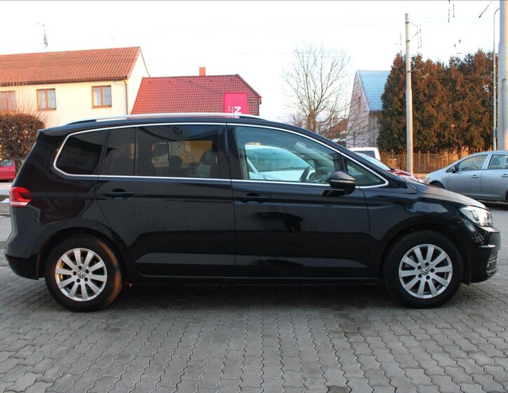 Volkswagen Touran Kombi 1,5 l 110 kw