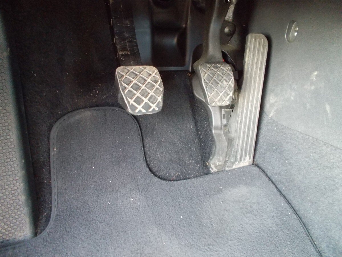 Volkswagen Beetle Hatchback 1,2 l 77 kw