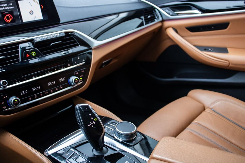 BMW Řada 5 Kombi 3,0 l 195 kw