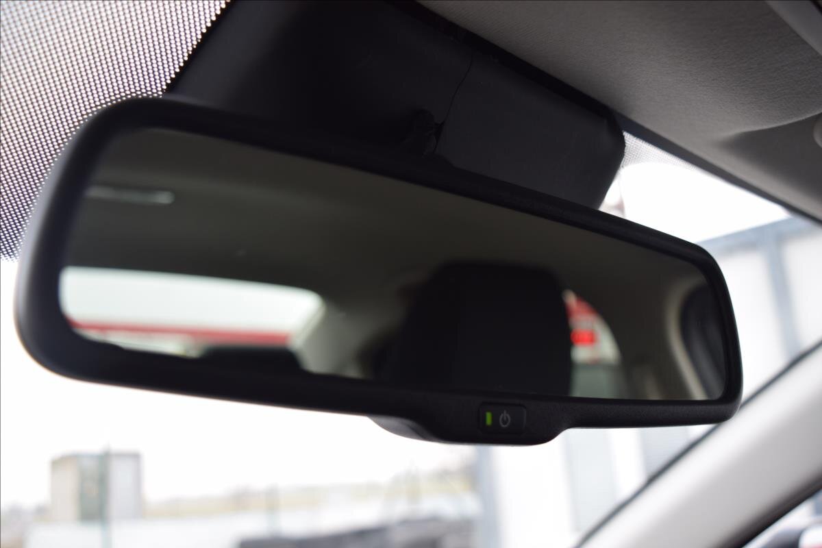 Mazda 3 Sedan 1,5 l 74 kw