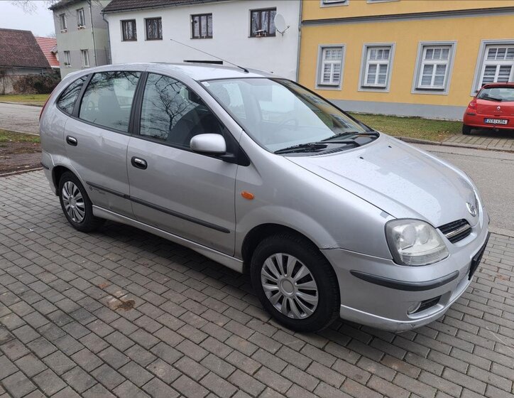 Nissan Almera Tino 14