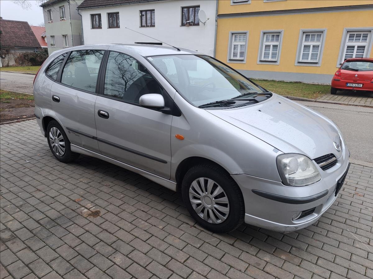Nissan Almera Tino