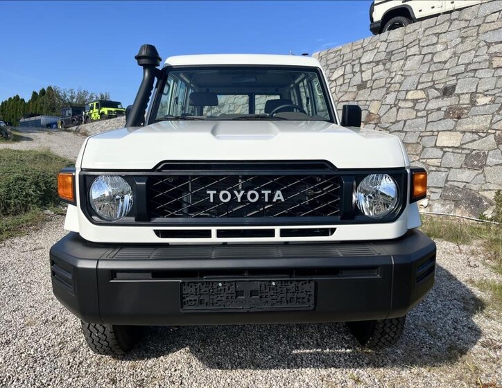 Toyota Land Cruiser 2