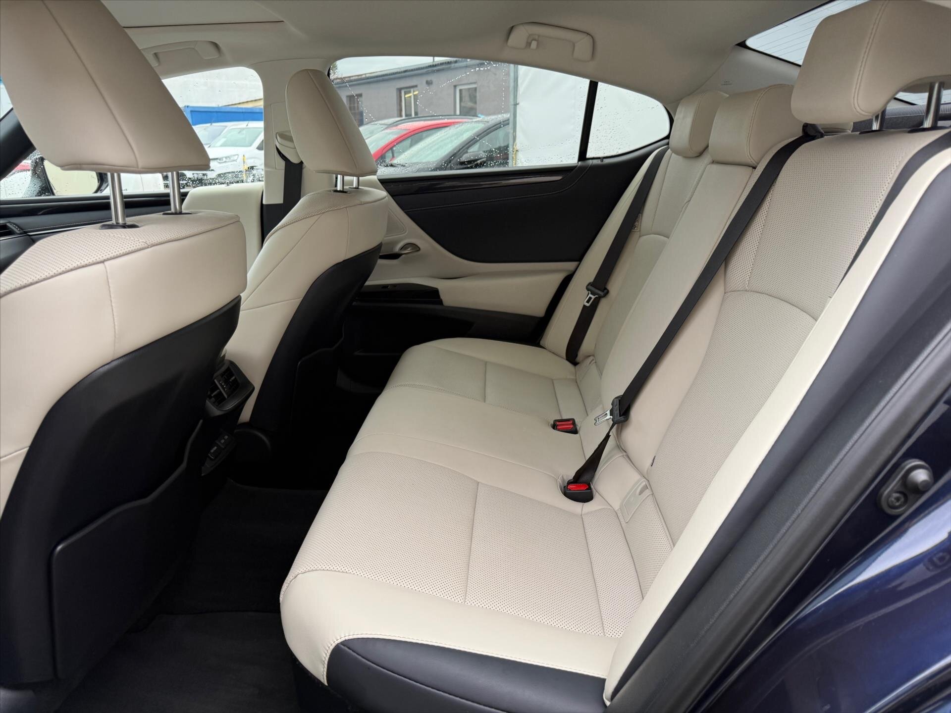 Lexus ES 300h Sedan 2,5 l 131 kw