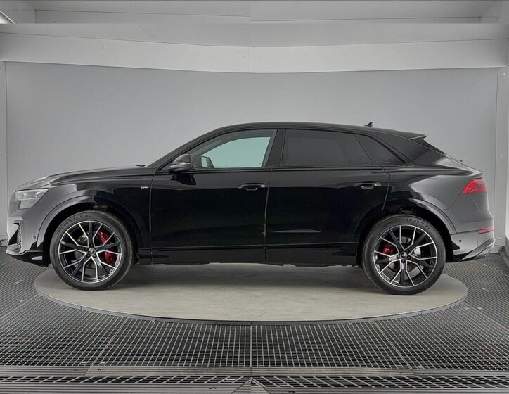 Audi Q8 SUV / Terénní 3,0 l 210 kw