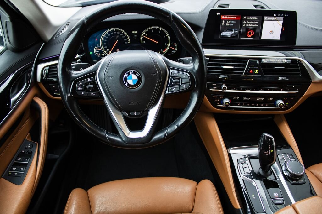 BMW Řada 5 Kombi 3,0 l 195 kw