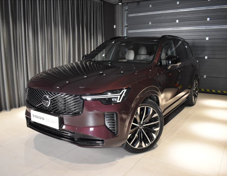 Volvo XC90 SUV / Terénní 2,0 l 335 kw